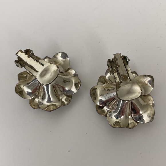 Vintage Floral Silver Tone Clip On Earrings Mid Century Modern Flower Button - Picture 4 of 9